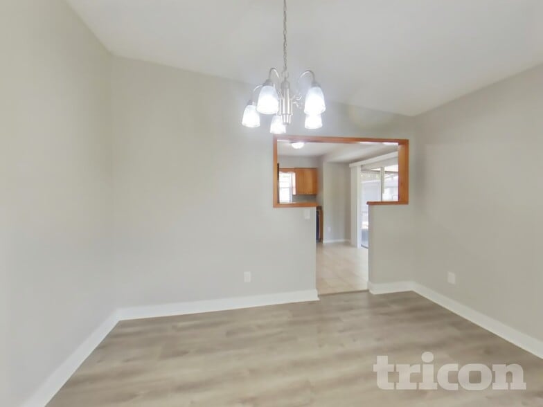 Building Photo - 1020 Red Oak Cir