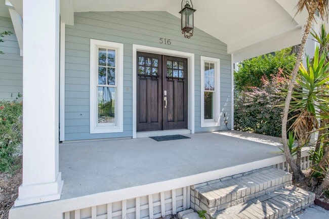 Building Photo - Sprawling Pensacola home close to NAS Pens...
