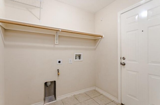Building Photo - 107 Pinedale Dr