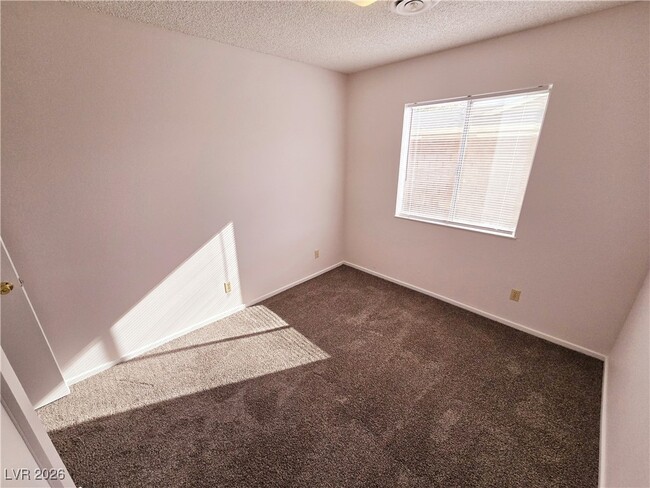 Building Photo - 1108 Meadbrook St