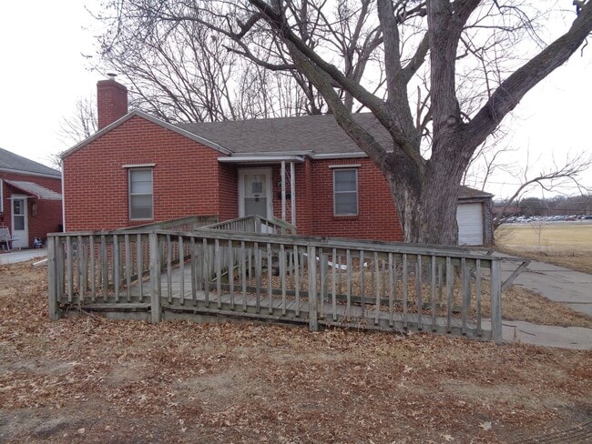 Primary Photo - 2925 S 40th St