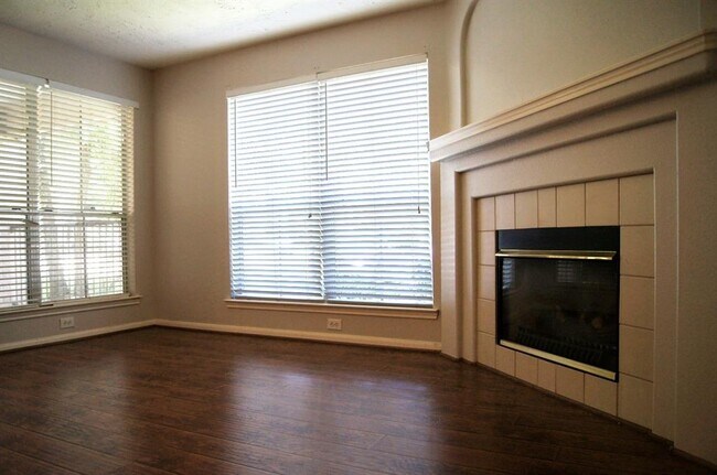 Building Photo - 8051 Bay Branch Dr