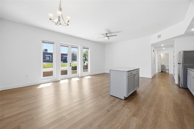 Building Photo - 100 N Dewey St