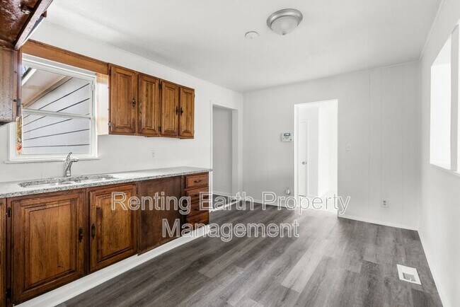 Building Photo - 1209 Linwood St