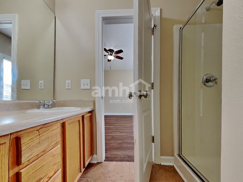 Building Photo - 9675 Lomax Dr