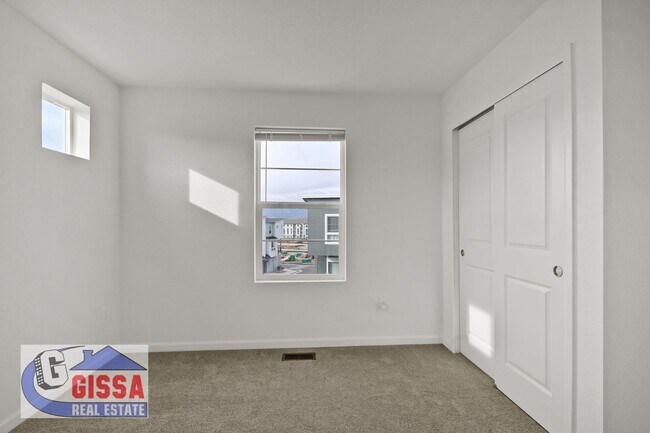 Building Photo - 1.5 year old townhome with 3 bedrooms, 2 1/2 bathrooms, 2-car garage at Victory Ridge available NOW!