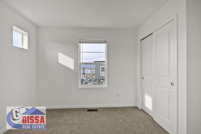 Building Photo - 2 year old townhome with 3 bedrooms, 2 1/2 bathrooms, 2-car garage at Victory Ridge available to ...