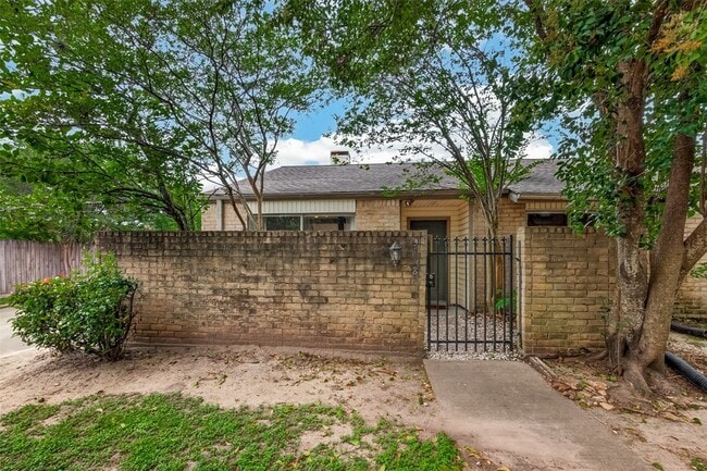 Building Photo - 9118 Wilcrest Dr