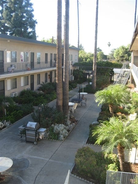 Court Yard - Riviera Palms