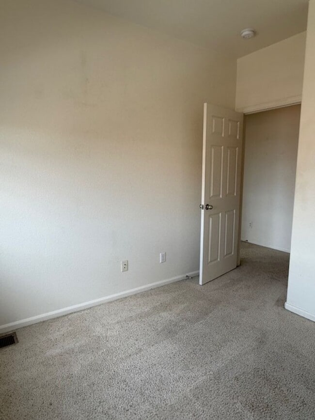 Building Photo - 3 Bed End Unit Townhome near Old Town Arvada