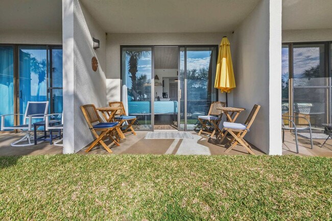 Building Photo - 214 Miracle Strip Pkwy SW