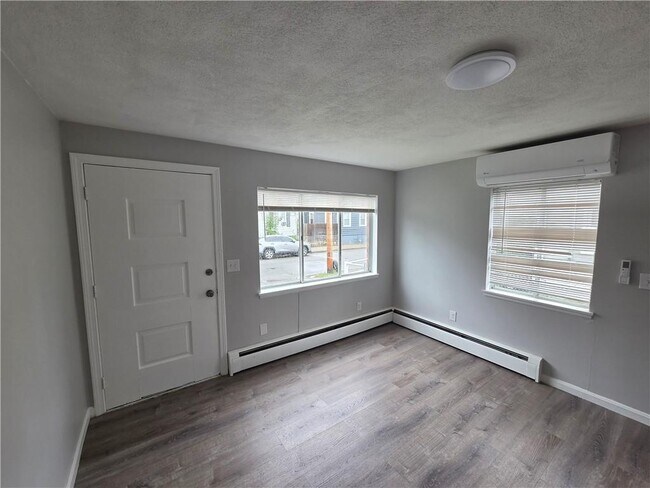 Building Photo - 15 Barrows St