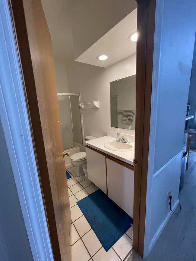 Building Photo - OSU North Campus 5 bedroom 2 bath apartment