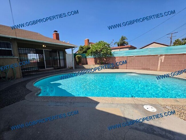 Building Photo - Gorgeous Turnkey 4 BD / 2.5 BA Home in Hawthorne