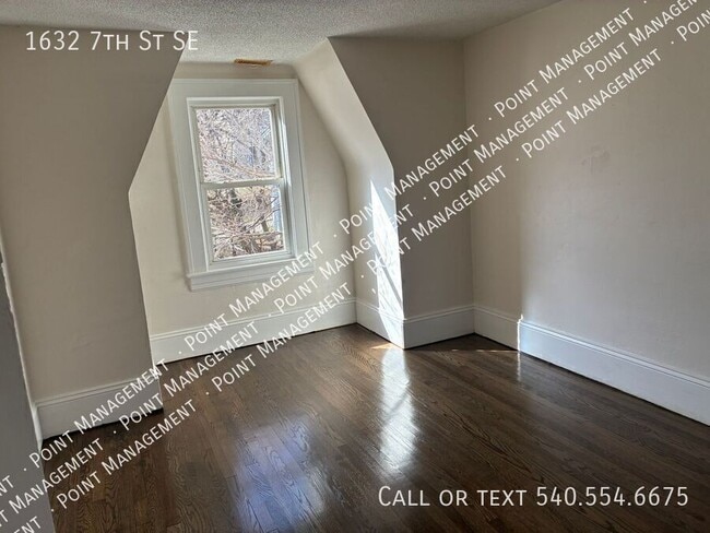 Building Photo - 1632 7th St SE