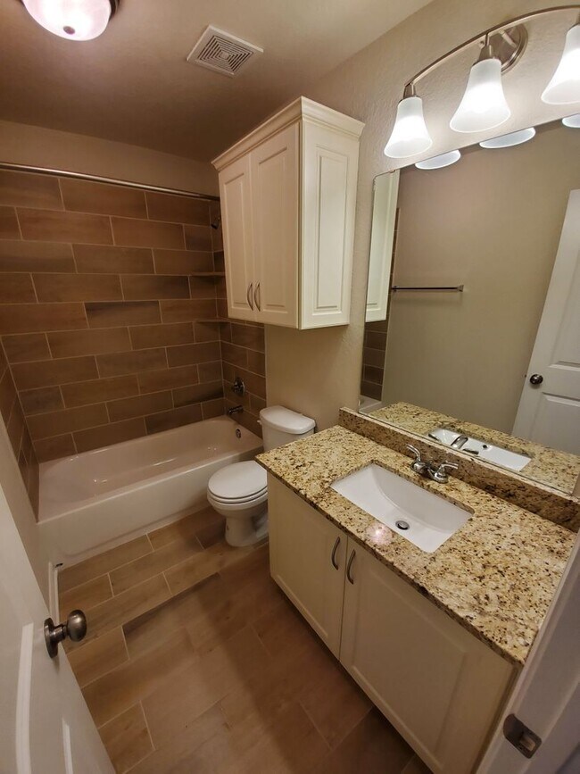 Building Photo - 3/2 Home with Open Floor Plan in Bryan