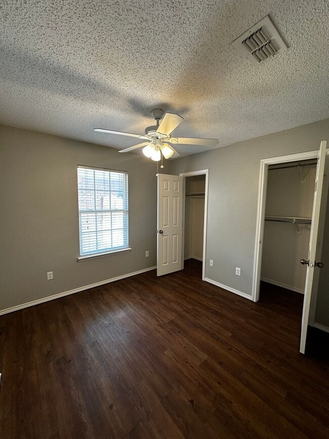 Building Photo - Fantastic House Available June 6th in Fren...