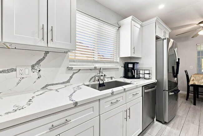 Building Photo - Charming 3-Bed with Gleaming Hardwood Floors