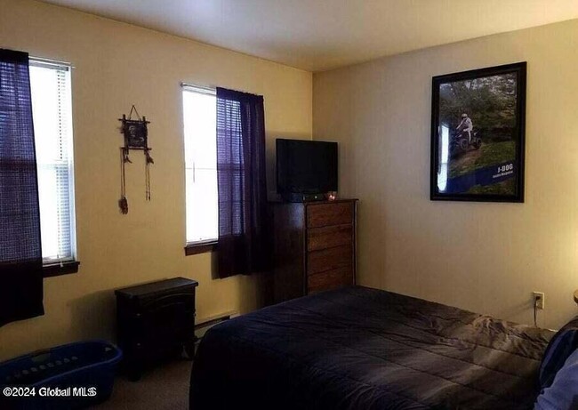 Building Photo - 24 Vosburgh Rd