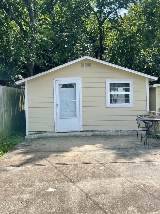 Building Photo - 1472 Godwin St