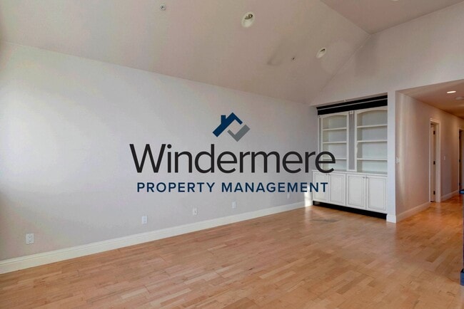 Building Photo - 2 Bedroom Waterview Condo