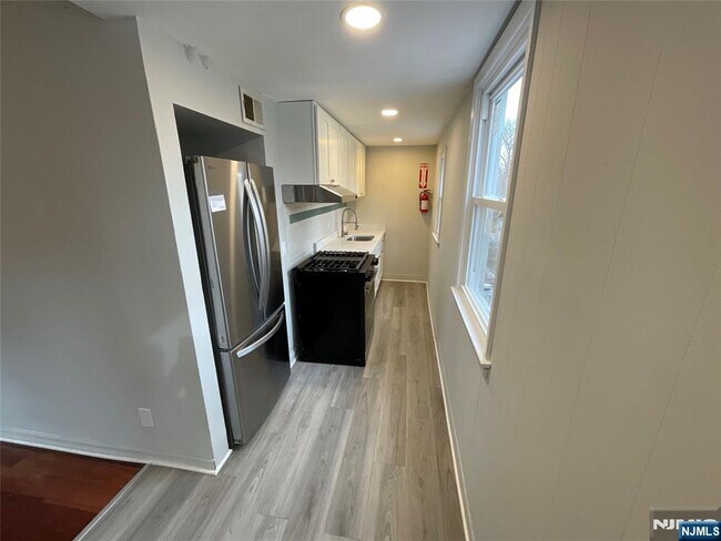 Building Photo - 165 Corabelle Ave