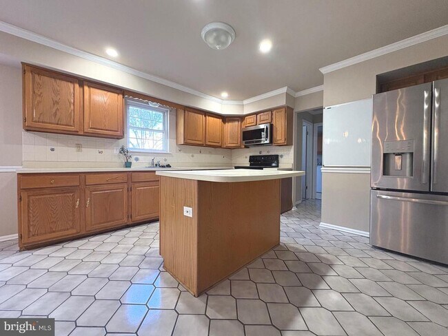 Building Photo - 902 Kirby Dr