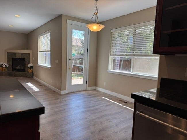 Building Photo - Large Home SW Bend
