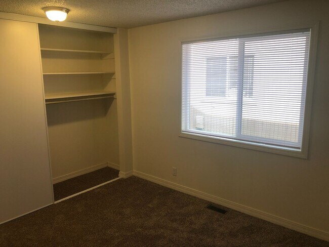 Building Photo - Total Remodel! Two Bedroom Duplex in North Salem