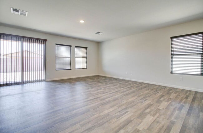 Building Photo - 2028 E Velvet Pl