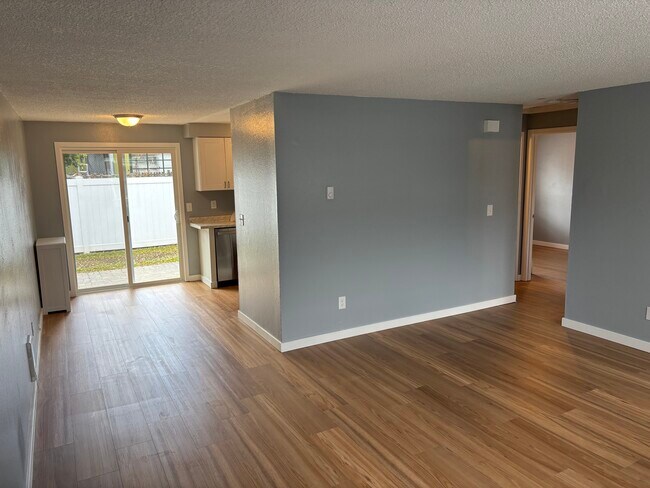 Building Photo - 6618 N Albina Ave