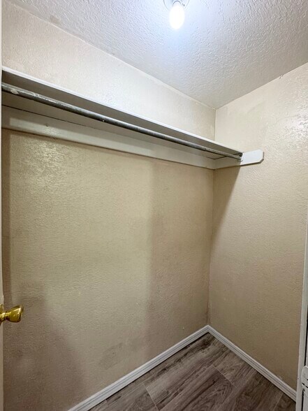 Building Photo - 401 NE 115th St