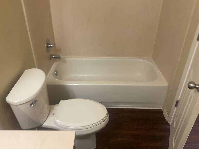 Building Photo - 3337 Cochiti St NE