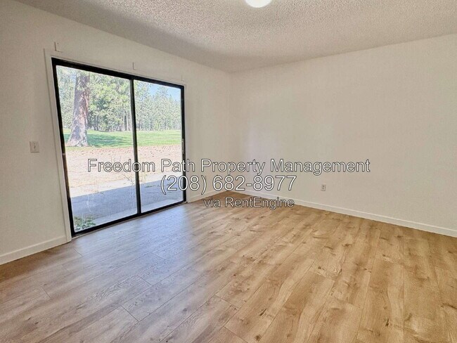 Building Photo - 2755 Fairway Dr