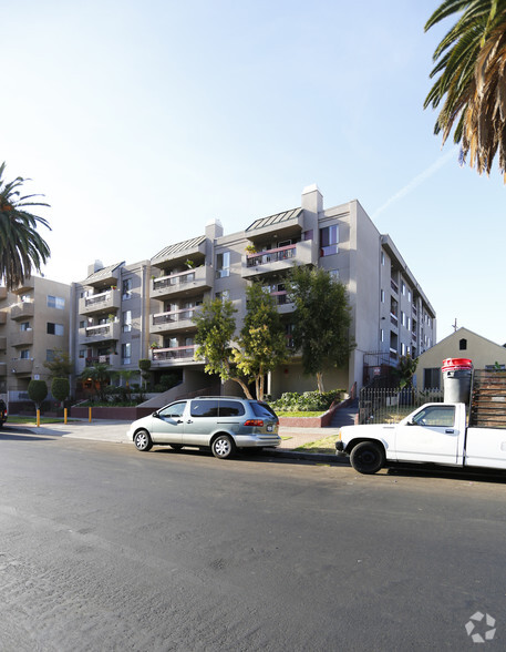 Primary Photo - Leeward Place Apartments