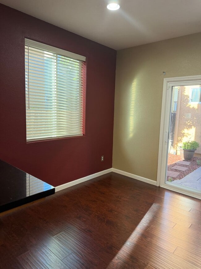 Building Photo - 4032 Vittoria Ln