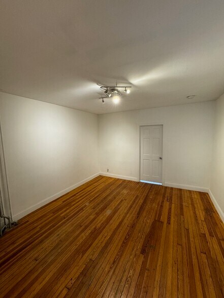 Building Photo - 31A 64th St