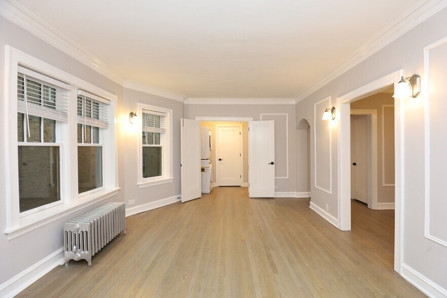 Building Photo - 1352 W Carmen Ave