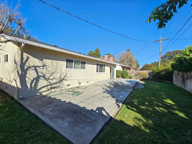 Building Photo - DELIGHTFUL 3 Bed/2 Bath Home in Fremont - ...