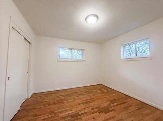 Building Photo - 509 Robinhood Dr