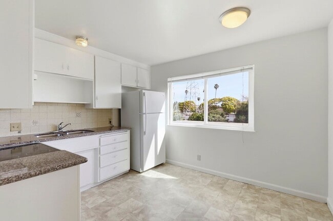 Building Photo - 662 Johanna Ave