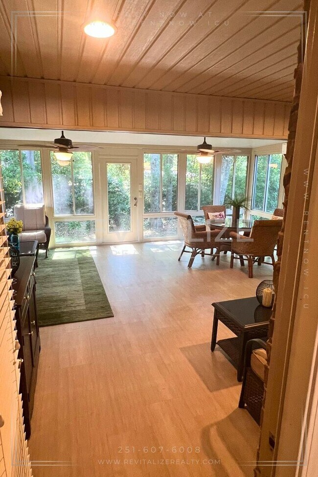 Building Photo - COMING SOON! Beautiful Home in Huntington ...