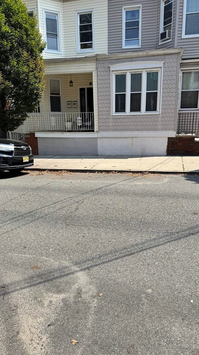 Primary Photo - 502 Gregory Ave