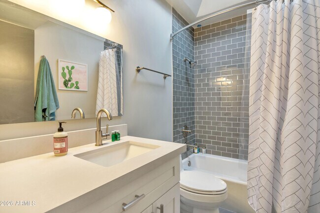 Building Photo - 7599 E Pleasant Run