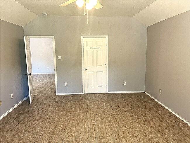 Building Photo - 12727 Cooper Breaks Dr