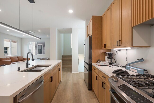 Building Photo - Detached Townhome - Private Roof Deck - With 360 Panoramic Views