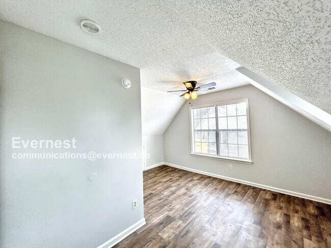 Building Photo - 5240 Shady Ridge Dr