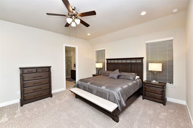 Building Photo - 5835 Euclid Loop