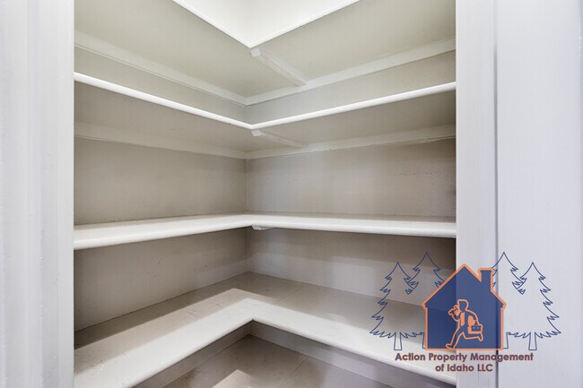 Building Photo - 1393 Caterpillar Ave N