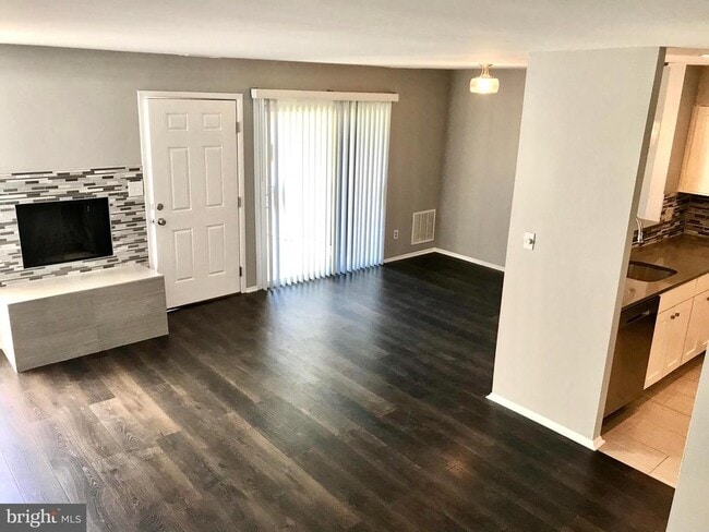Building Photo - 8071 Pantano Pl